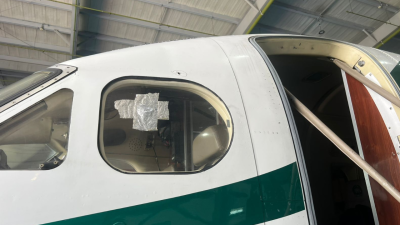 Fotos | Así quedó el avión de la Policía que fue atacado con ráfagas de fusil: aterrizó en Bogotá